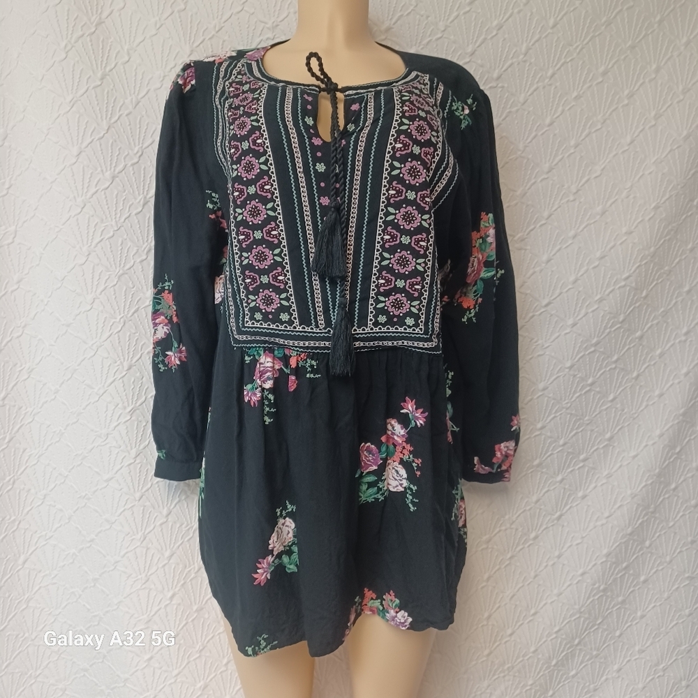 Woman Within Black Floral Embroidered Top Bluse Size 18/20 100%Rayon